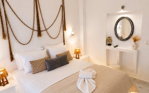 Zafferano Suites | Agnanti Suite | Castle & Wind Mills View
