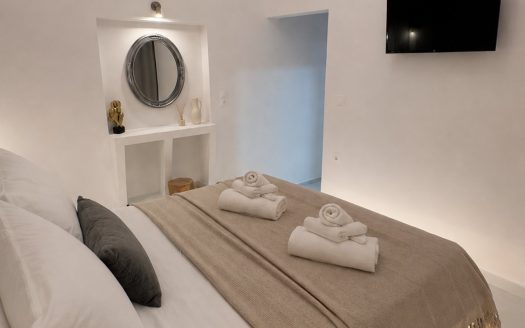 Zafferano Suites | Agnanti Suite | Castle & Wind Mills View